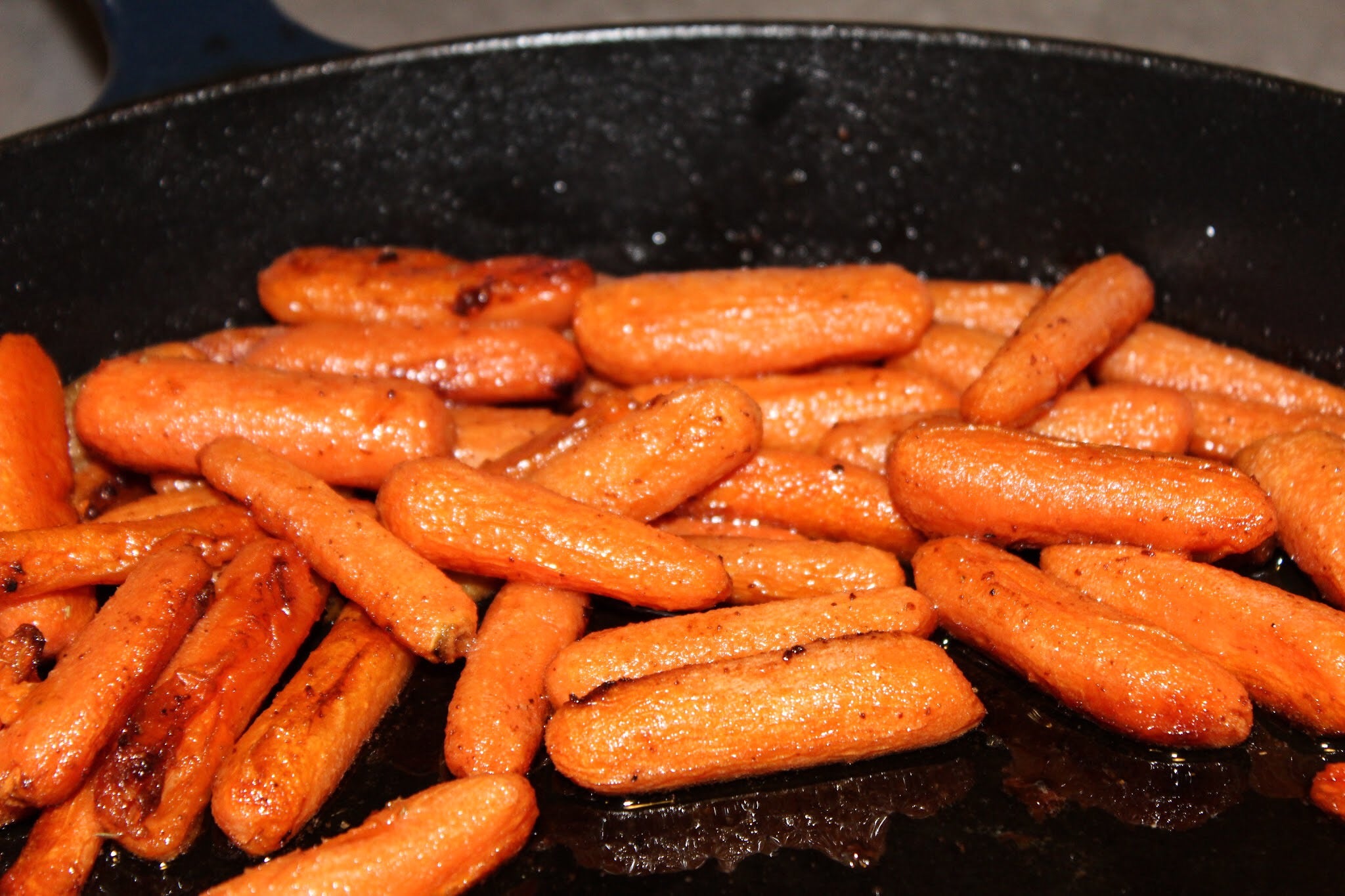 BROWN BUTTER AND GARLIC ROASTED  CARROTS WITH HONEY AND THYME.